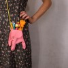 用最不起眼的塑膠手套，給小朋友做一個超可愛的大象包包吧！(11張圖解教學)